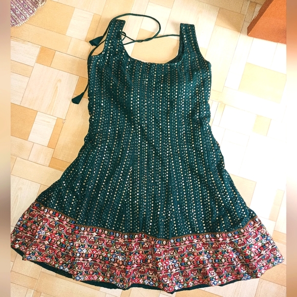 Sequined top and sharara dupatta set - Picture 4 of 11